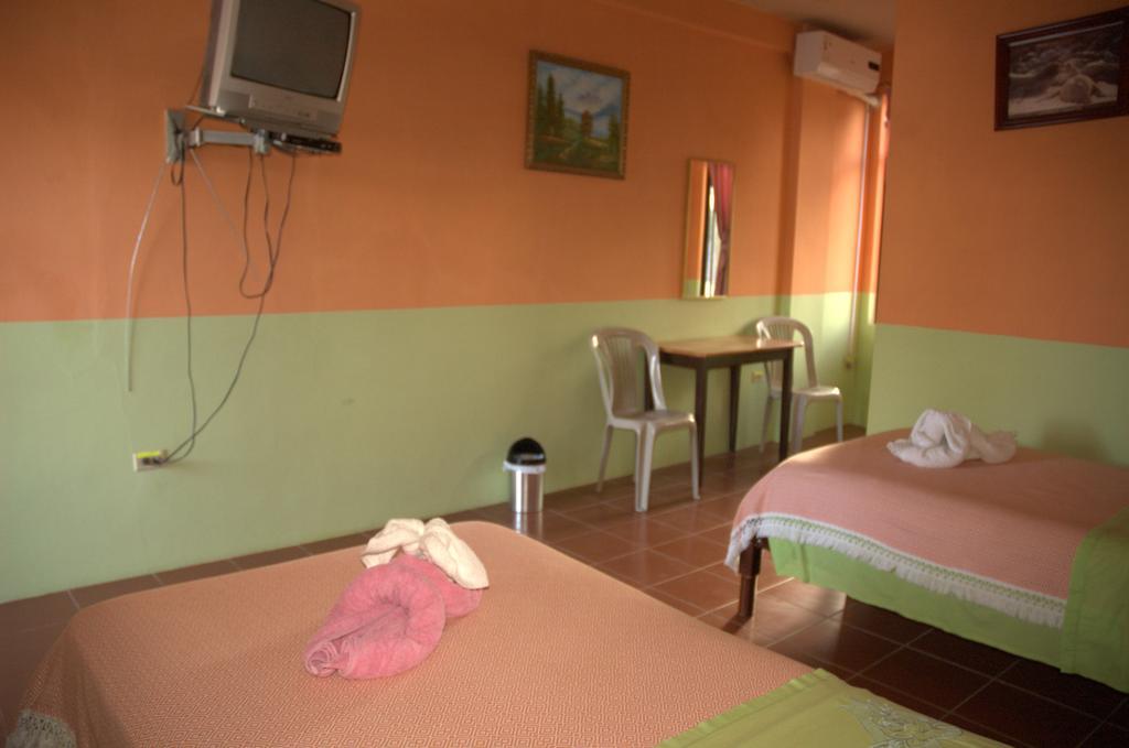 Hostal La Isla Del Descanso Puerto Villamil Exterior foto